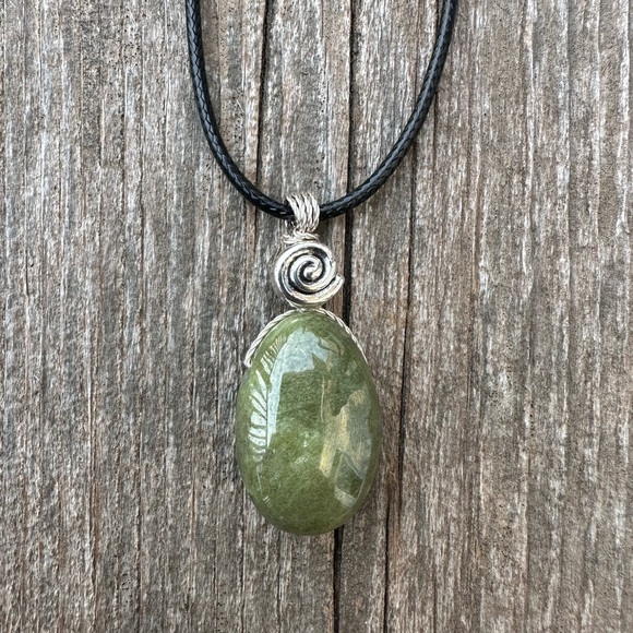 Vesuvianite Necklace for Creativity, Exploring and Manifesting. - Picture 6 of 6